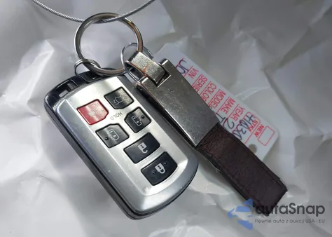 2017 Toyota Sienna Xle 7 Passenger z USA, uszkodzony, nr VIN 5TDDZ3DC3HS186879